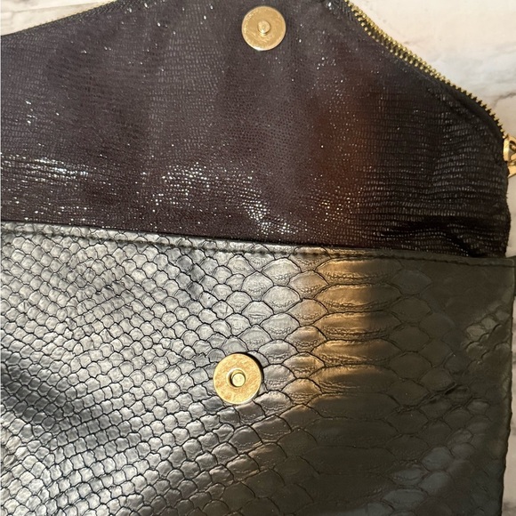 Black and Gold Crossbody Bag with Textured Design - Picture 10 of 11
